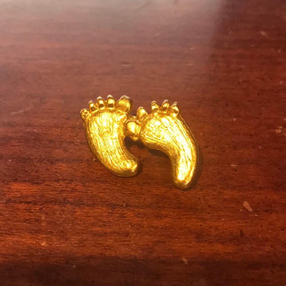 Vintage Bare Feet Goldtone Pin